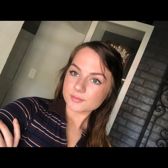 Meet your Posher, Kiersten - Picture 4 of 6